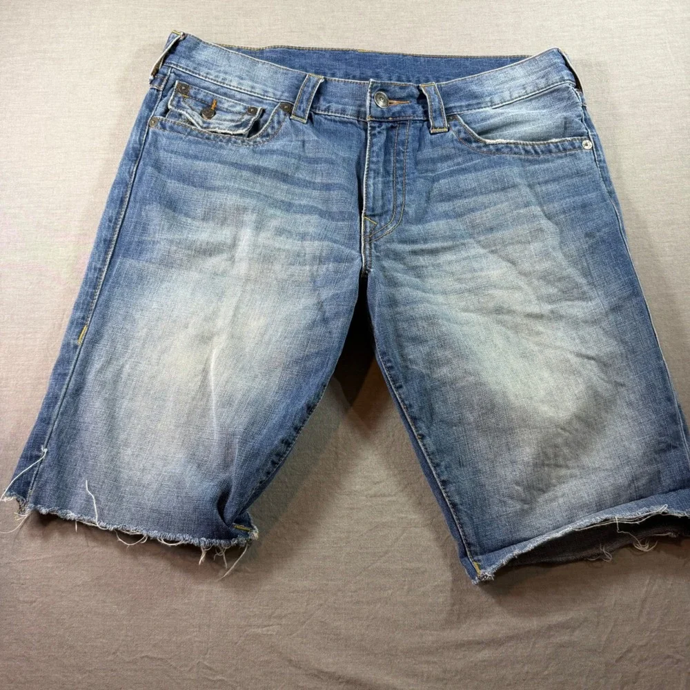 True Religion Ricky Denim Shorts Mens 36 Blue Relaxed Cut Off Distressed EUC